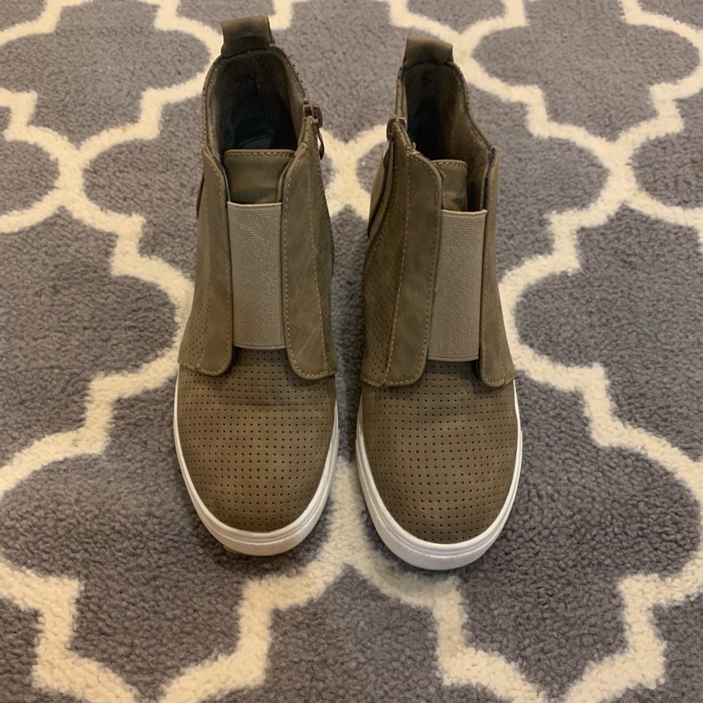 EUC Hightop Wedges